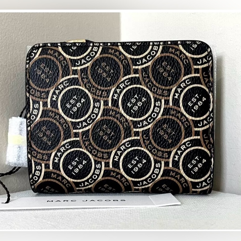 New Marc Jacobs Logo Compact Wallet Black Multi